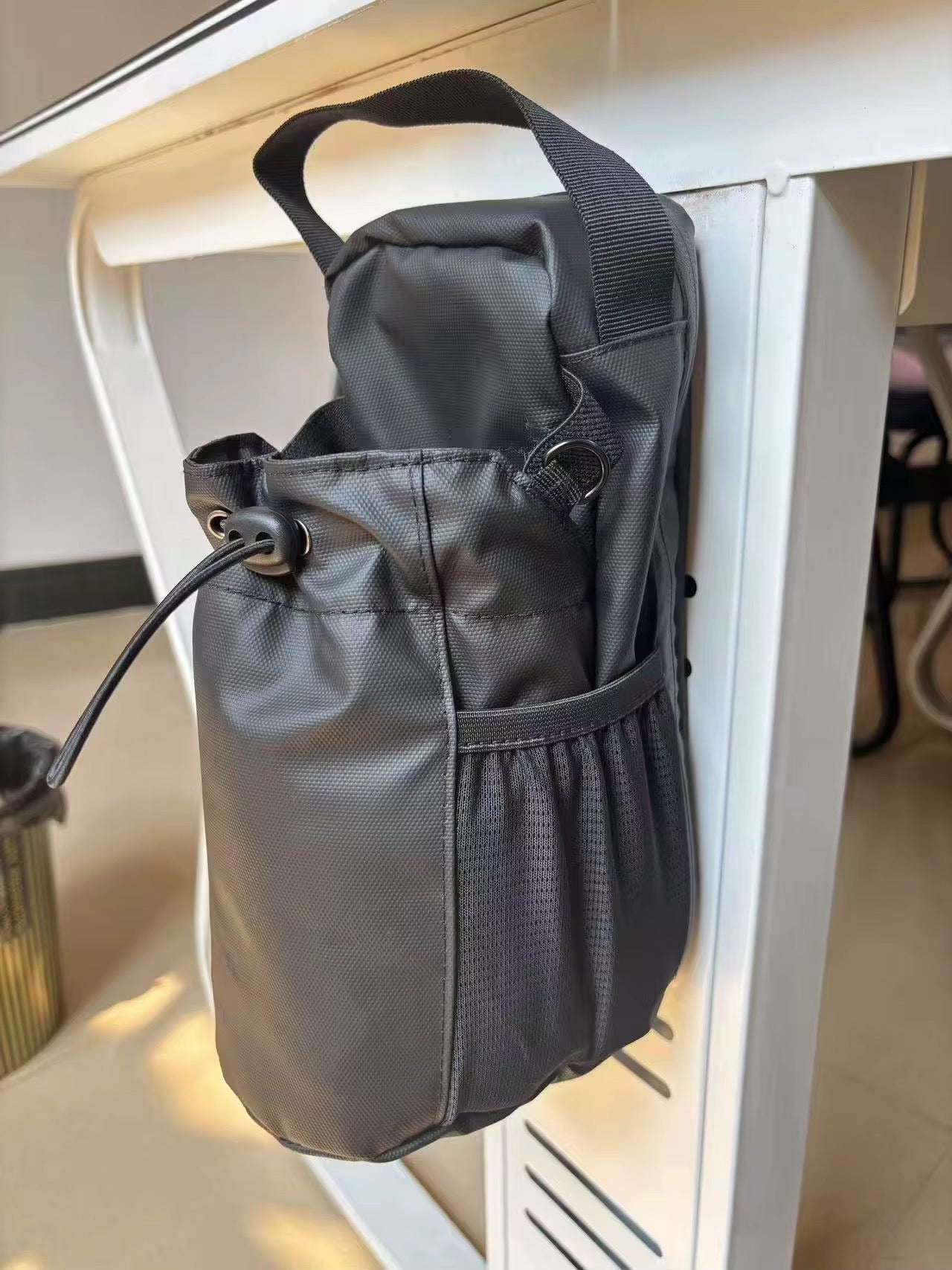 “Sac de sport multifonction – Emportez votre gourde partout !”